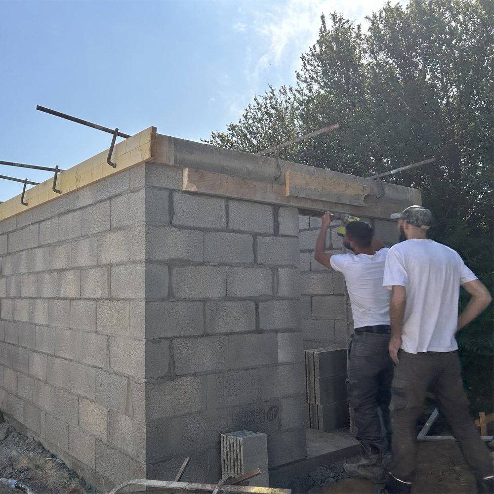 Construction d'un garage et abri de jardin en parpaings béton à Plouigneau, Finistère 29