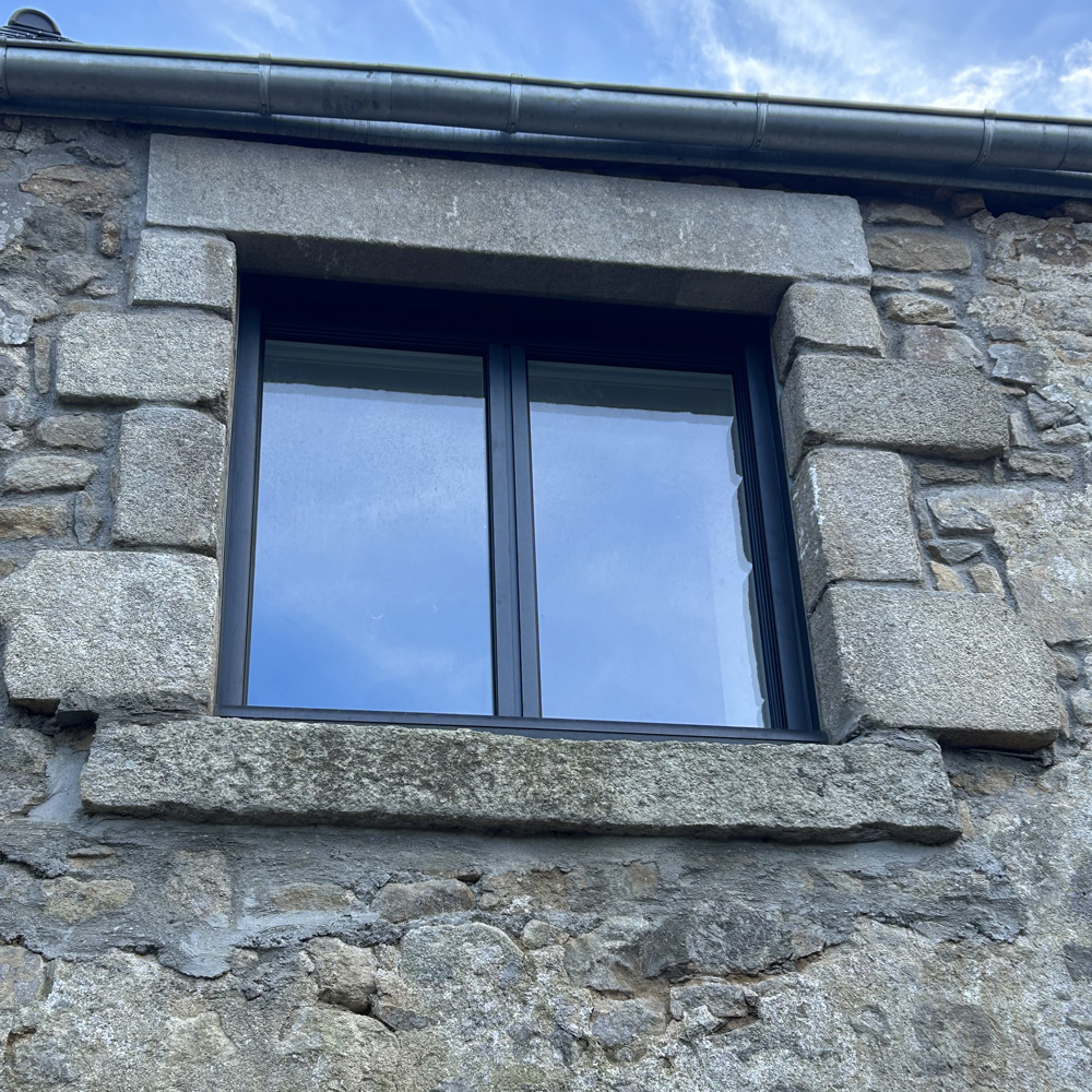 Ouverture pour fenêtre sur mur en pierres - format carre - Après