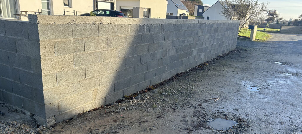 Création de mur de clôture en parpaings à Plouigneau